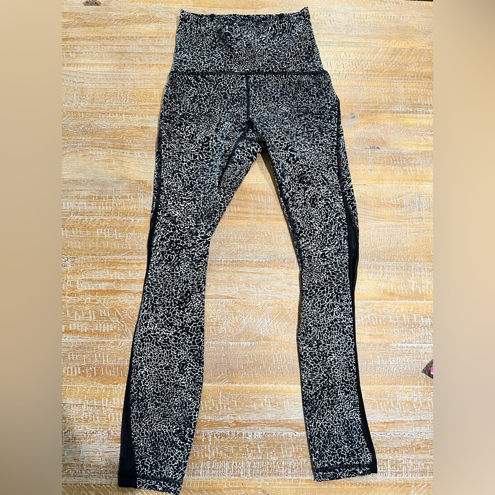 Lululemon swift speed running legging.